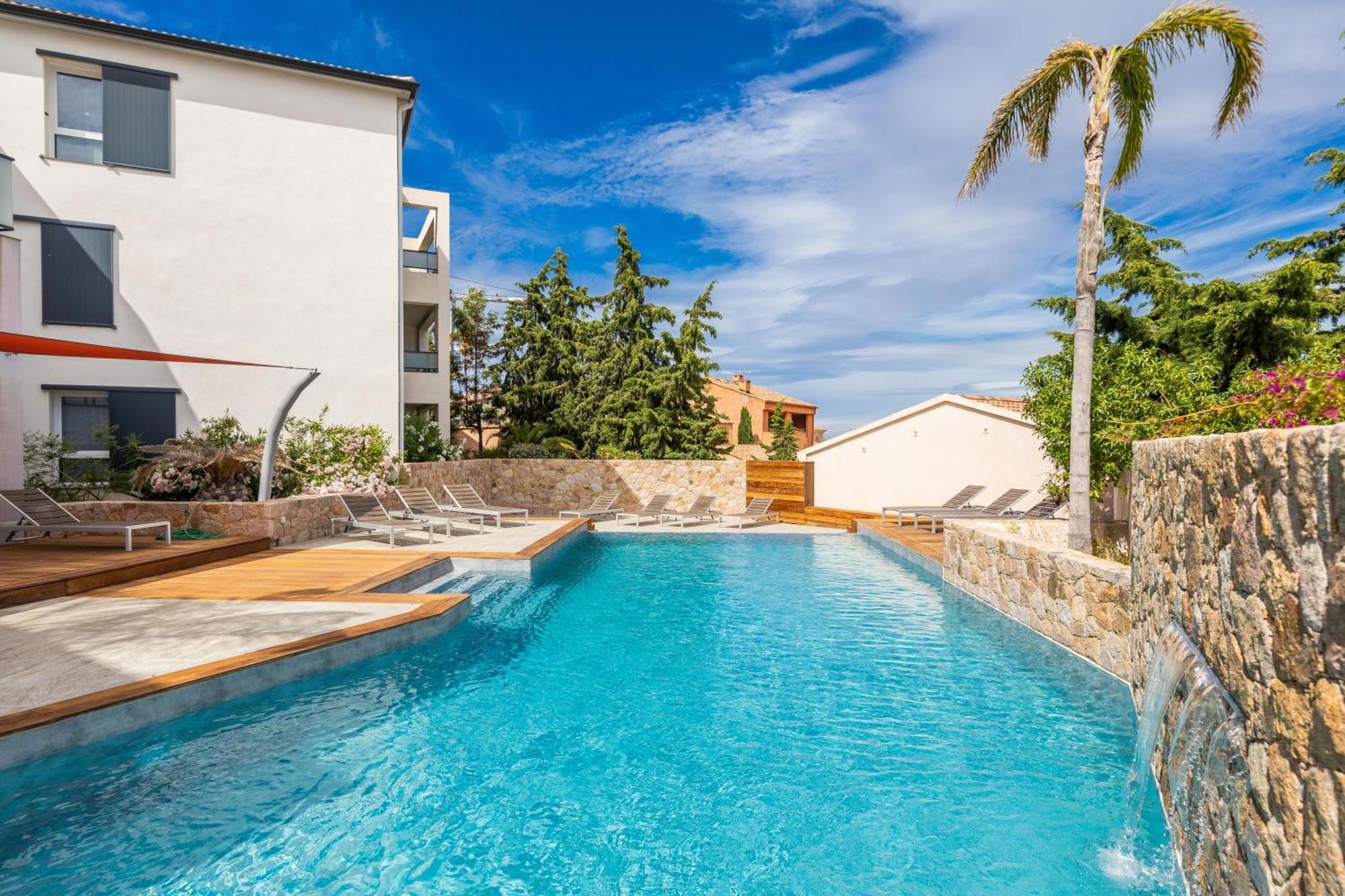 Les Alizes Residence & Spa LʼÎle-Rousse Екстериор снимка