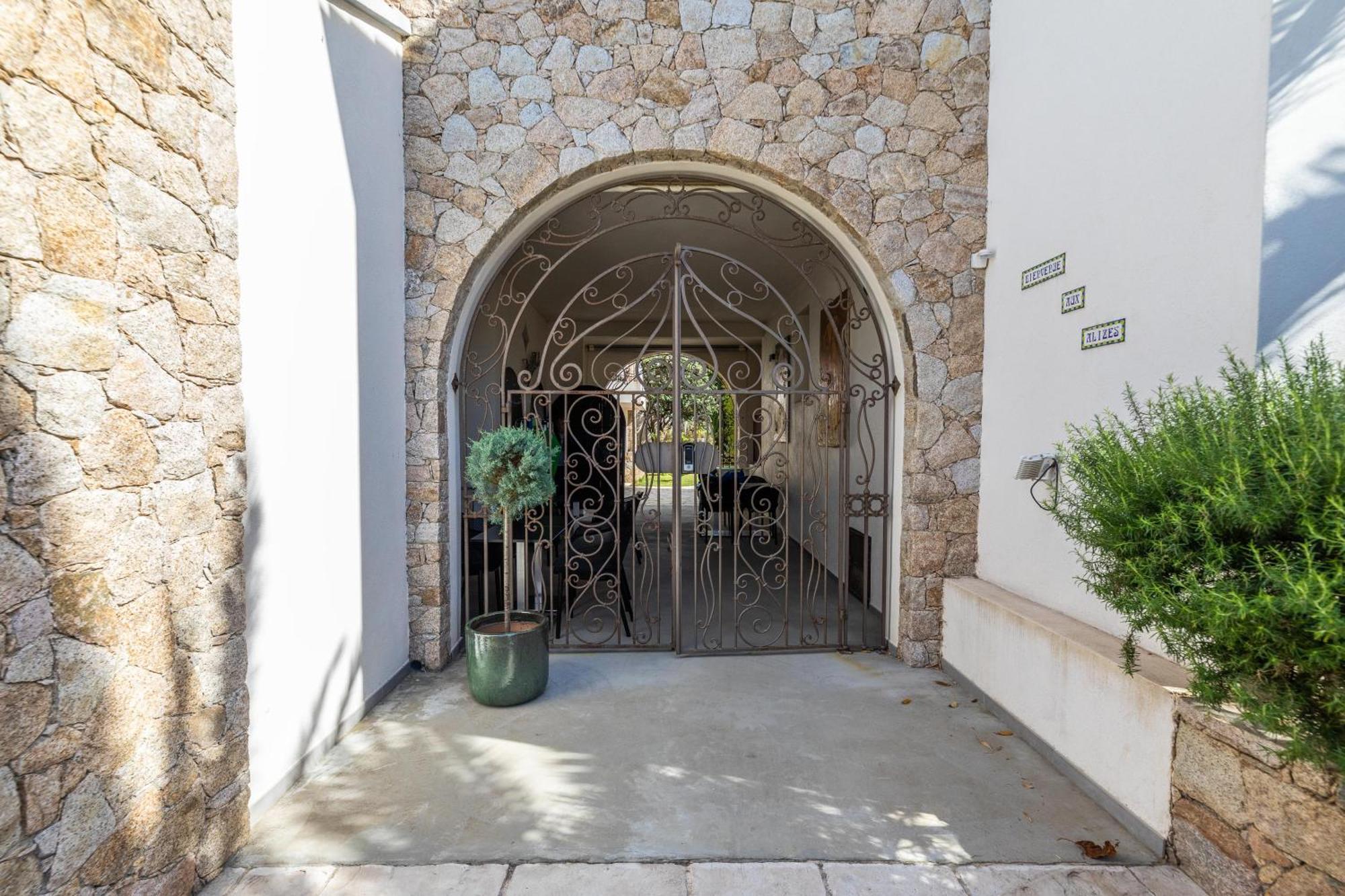 Les Alizes Residence & Spa LʼÎle-Rousse Екстериор снимка