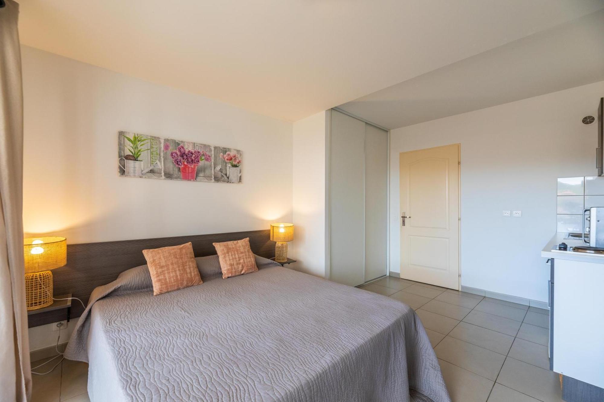 Les Alizes Residence & Spa LʼÎle-Rousse Екстериор снимка