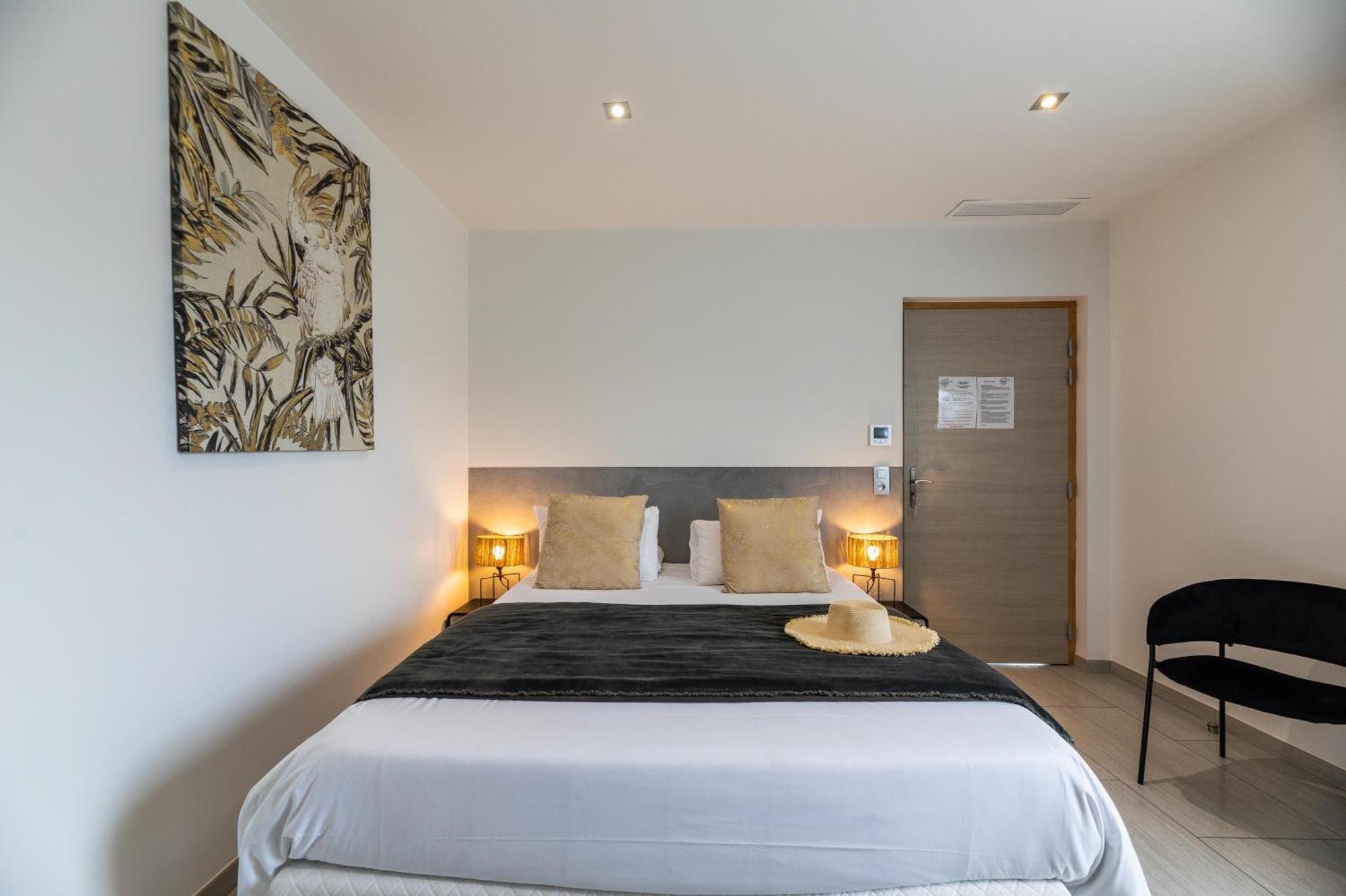 Les Alizes Residence & Spa LʼÎle-Rousse Екстериор снимка